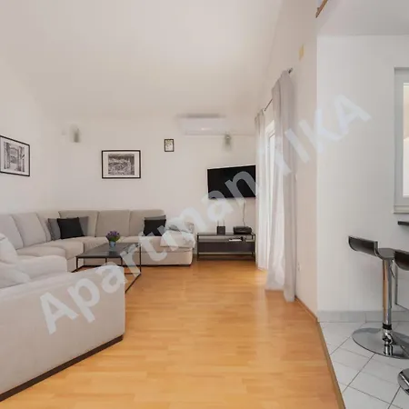 Tika Ciovo Τρογκίρ