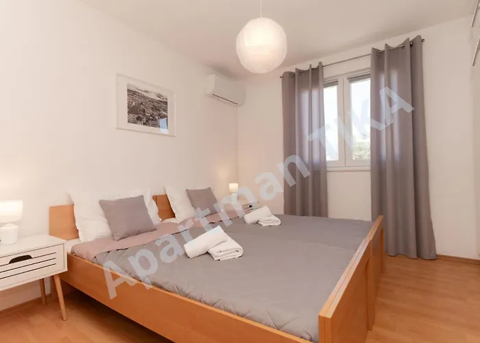 Tika Ciovo 特罗吉尔